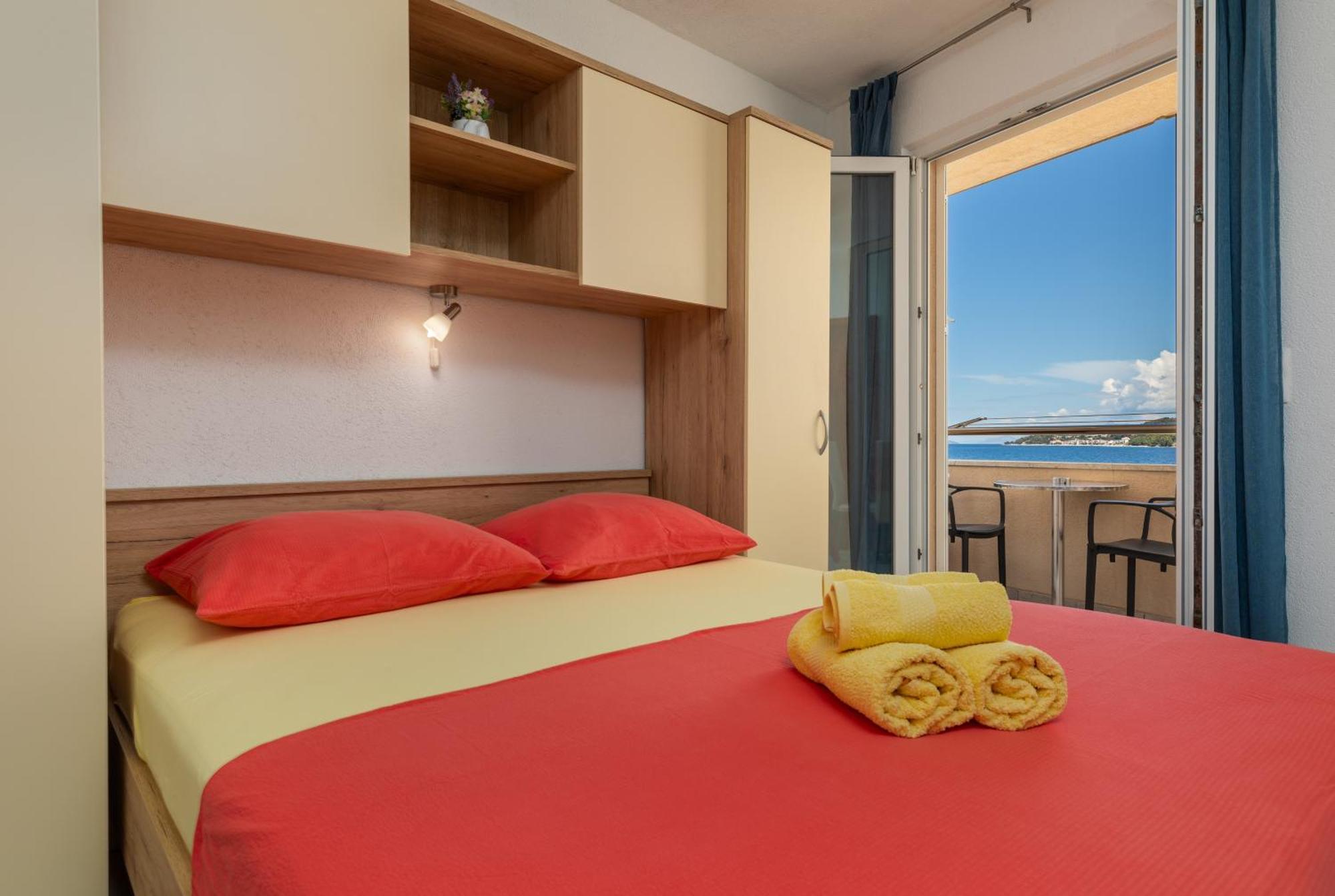 Apartments By The Sea Drasnice, Makarska - 6697 Dış mekan fotoğraf